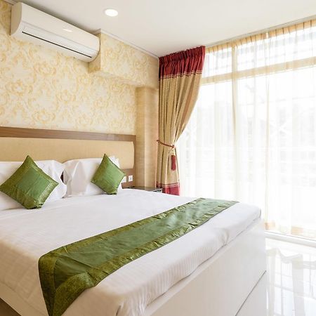 Heaven Gardens Hotel Kochi Exterior foto