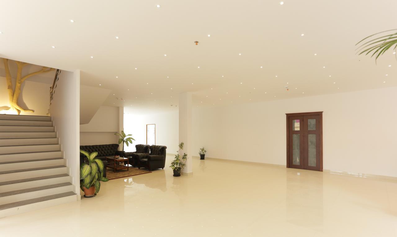 Heaven Gardens Hotel Kochi Exterior foto