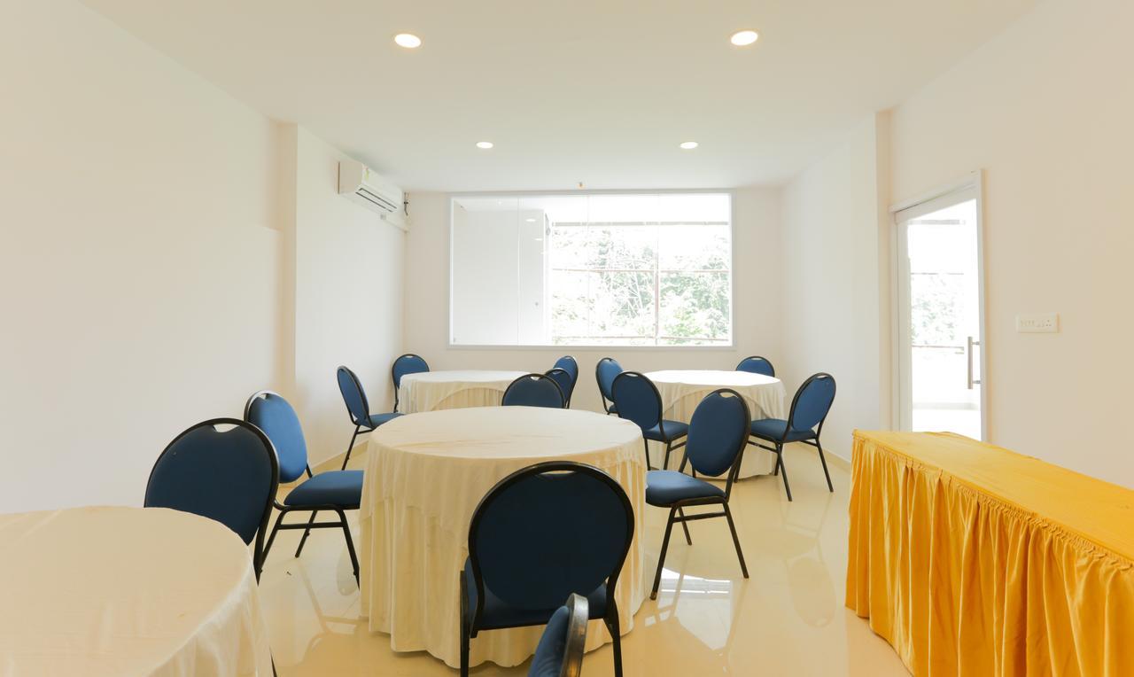 Heaven Gardens Hotel Kochi Exterior foto