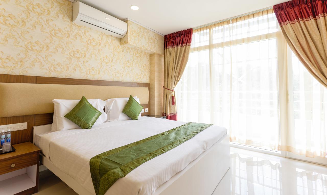 Heaven Gardens Hotel Kochi Exterior foto