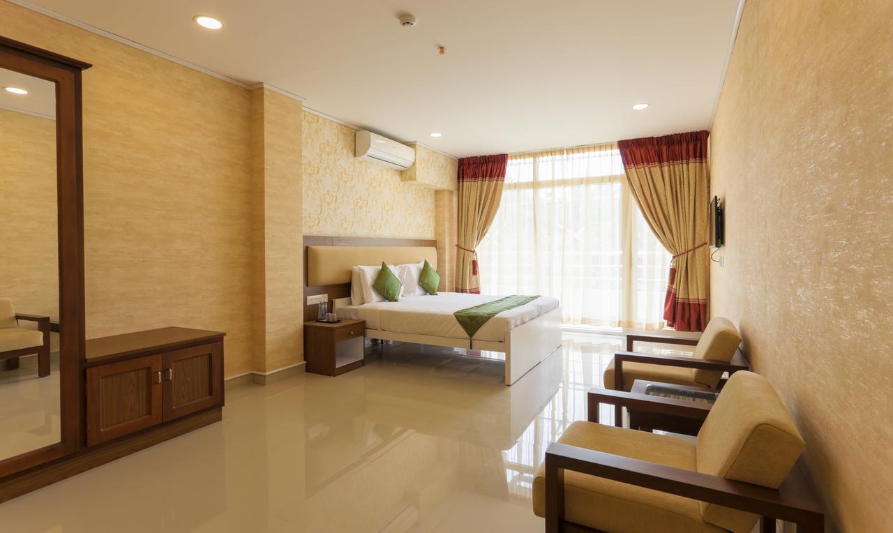Heaven Gardens Hotel Kochi Exterior foto