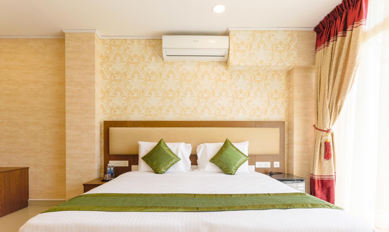 Heaven Gardens Hotel Kochi Exterior foto