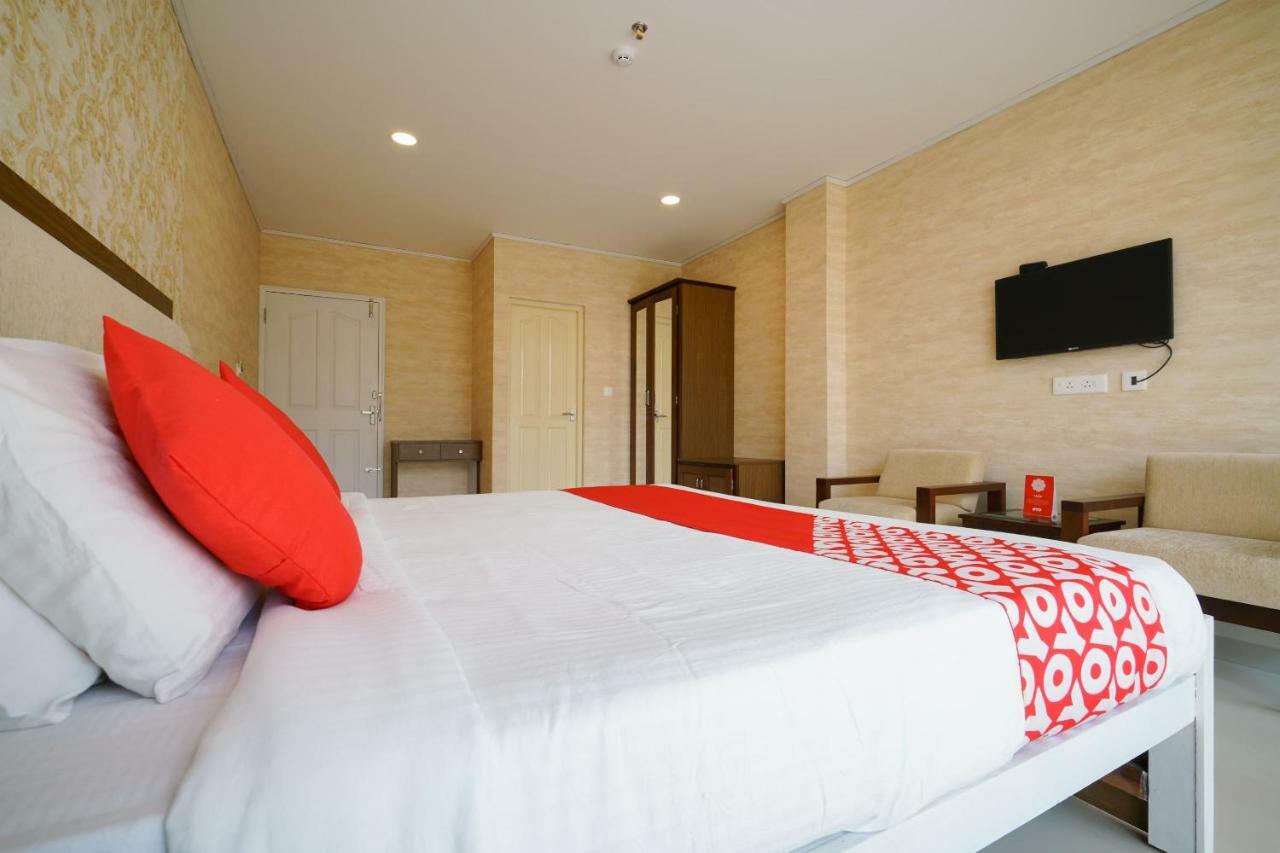 Heaven Gardens Hotel Kochi Exterior foto