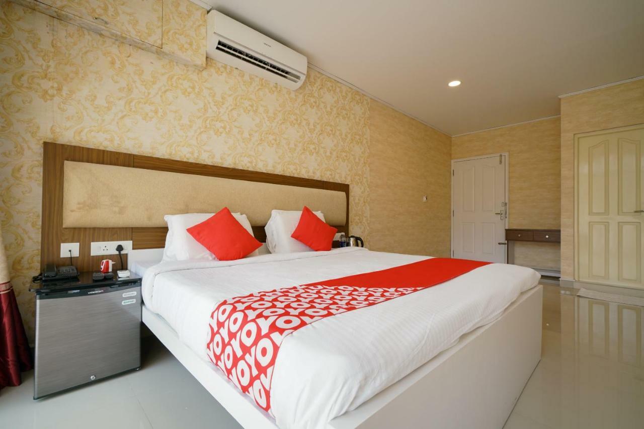 Heaven Gardens Hotel Kochi Exterior foto