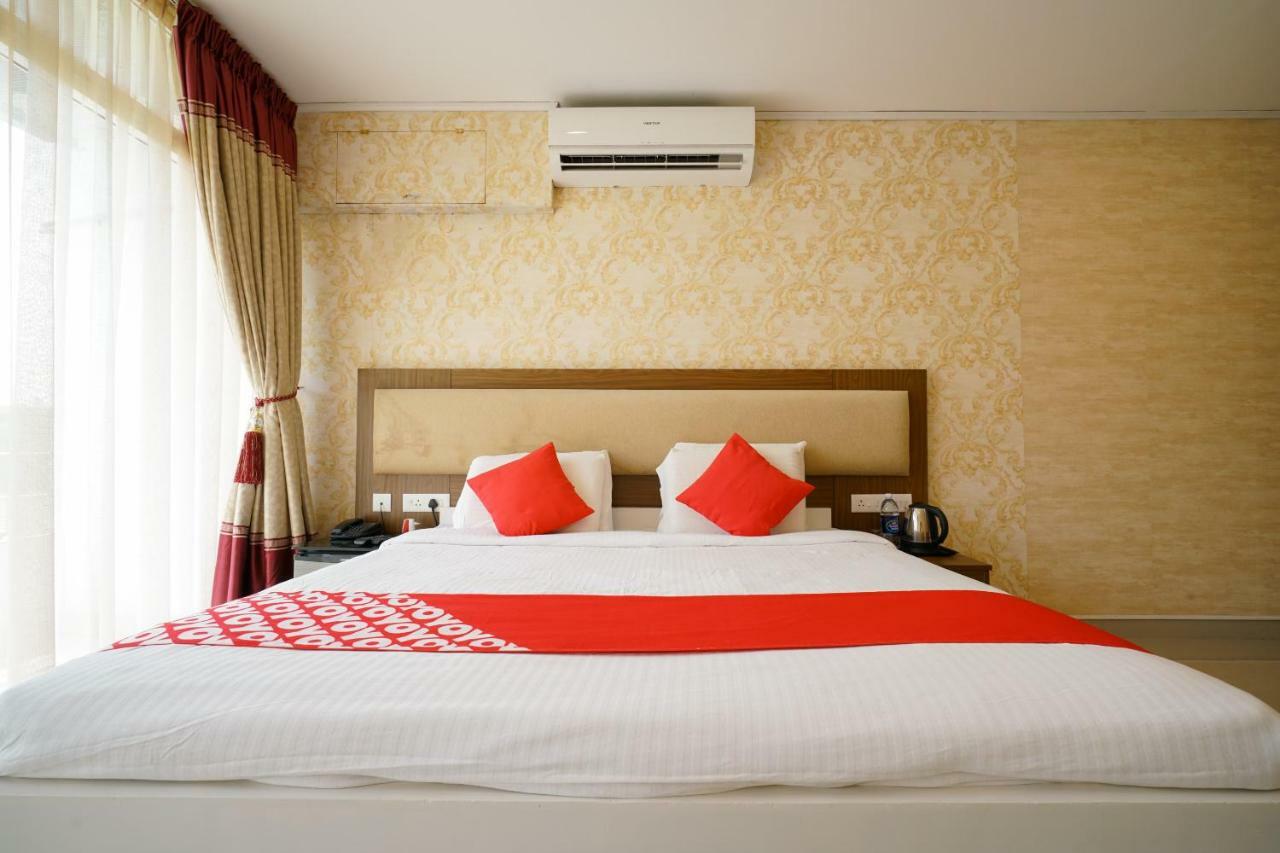 Heaven Gardens Hotel Kochi Exterior foto